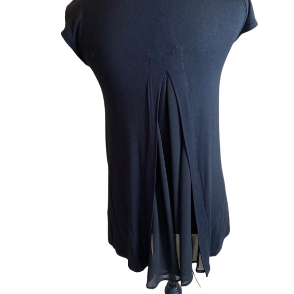 Kim & Cami Black Top - Picture 2 of 9